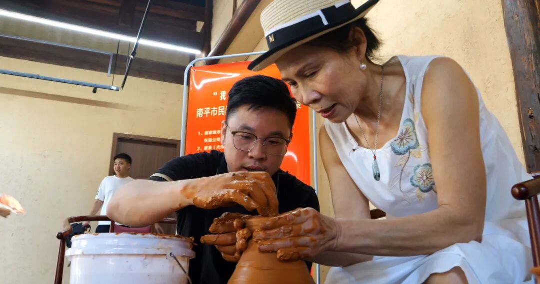 “我和我的祖國(guó)”民間藝術(shù)快閃活動(dòng)熱鬧盛況-林欽攝 (21).jpg